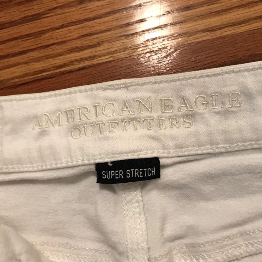 WHITE SHORTS - Picture 2 of 4
